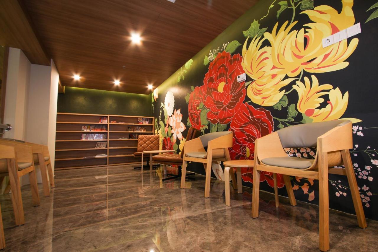 Kuretakeso Kemang Hotel Giacarta Esterno foto