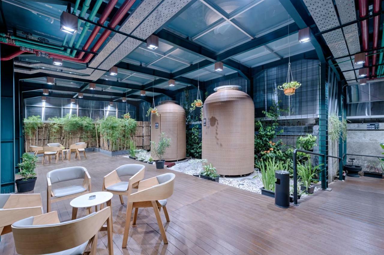 Kuretakeso Kemang Hotel Giacarta Esterno foto